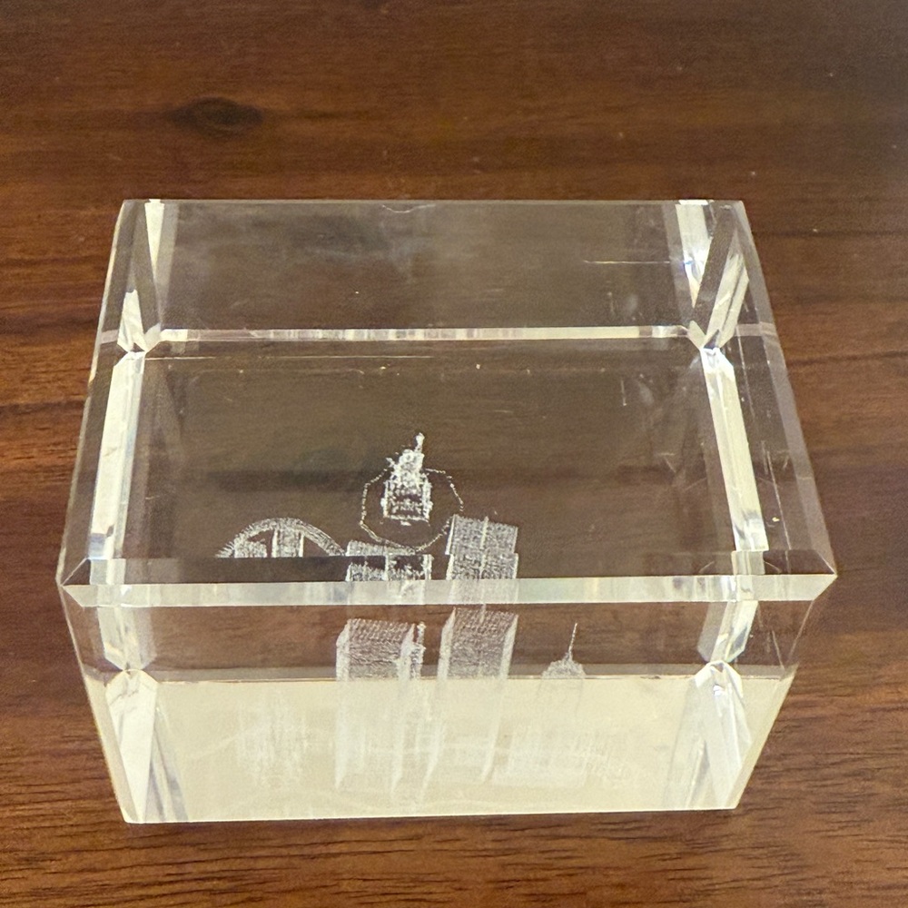 World Trade Center NYC Twin Towers Etched Glass 3D Memorial Paperweight - Picture 9 of 13